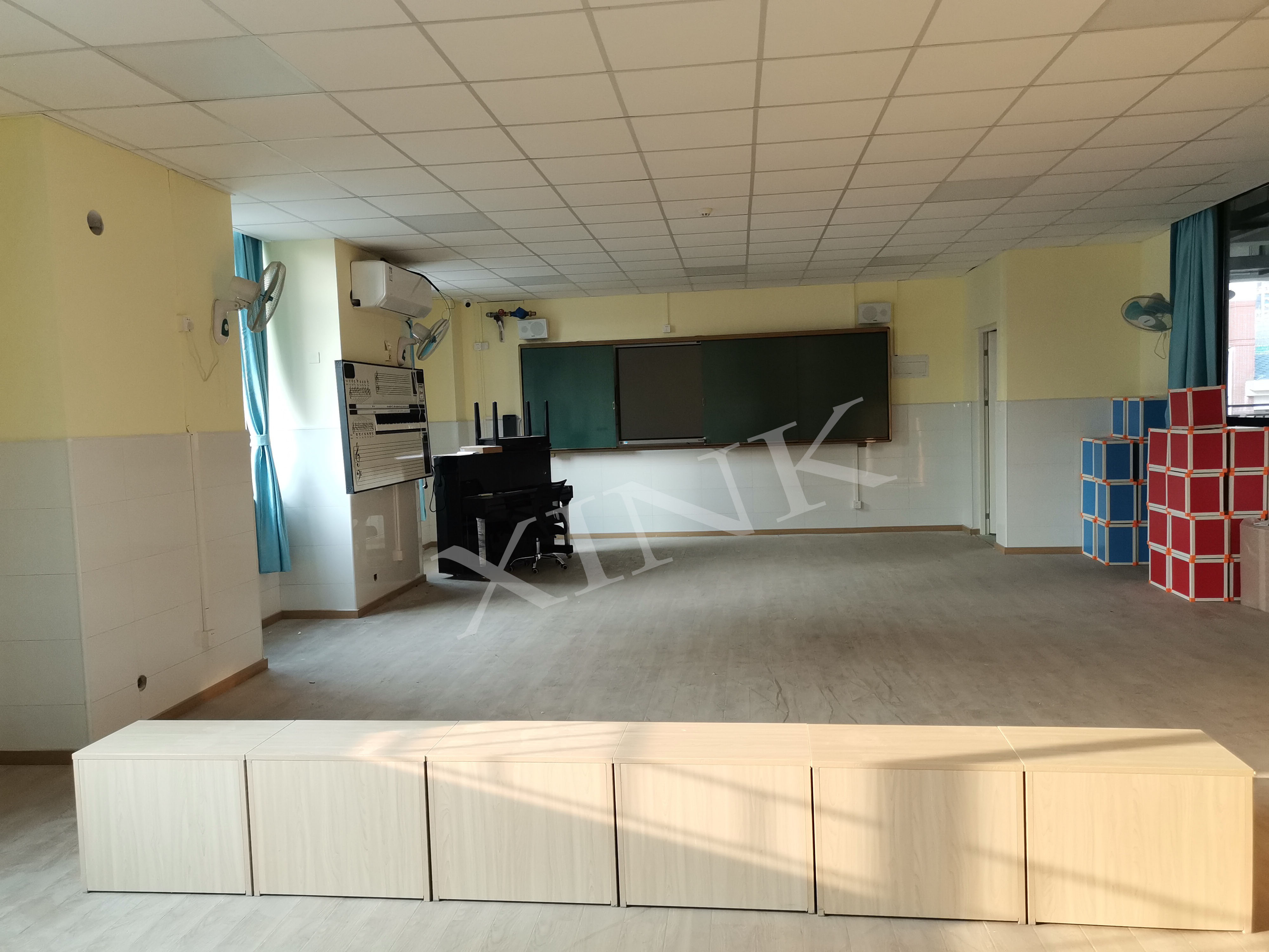 音樂<a href='http://www.dgshyi.cn/chanpin/59-1.html' target='1' style='font-size:18px; font-weight:bold; color:#000000;'>舞蹈室</a>