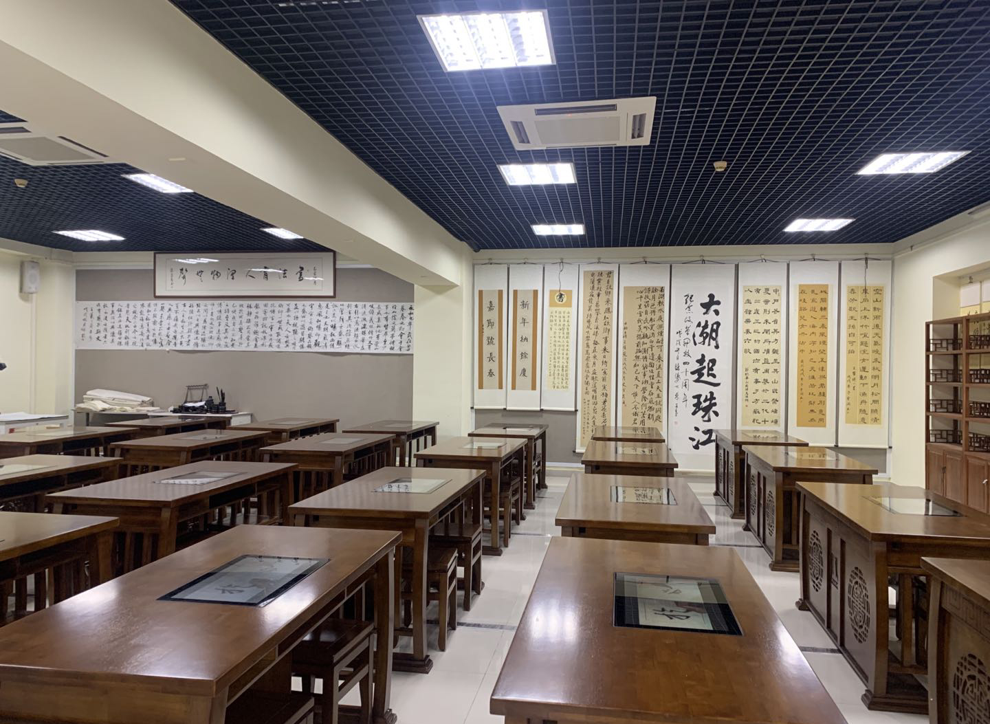 <a href='http://www.dgshyi.cn/chanpin/57-1.html' target='1' style='font-size:18px; font-weight:bold; color:#000000;'>書法室</a>